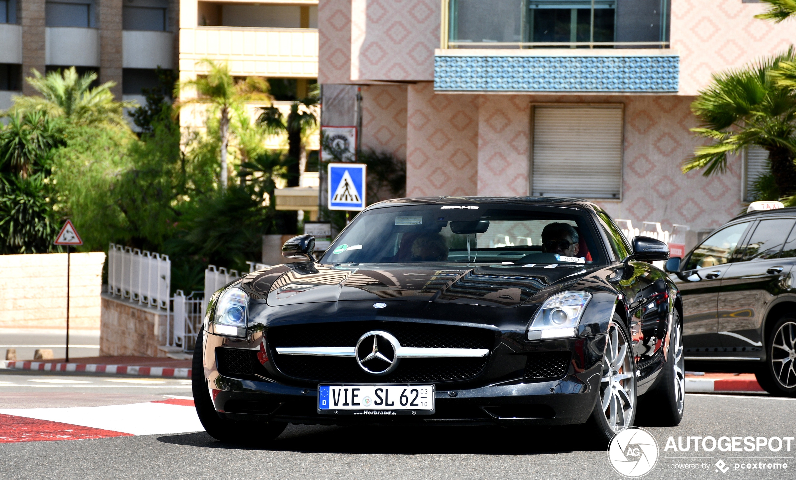 Mercedes-Benz SLS AMG