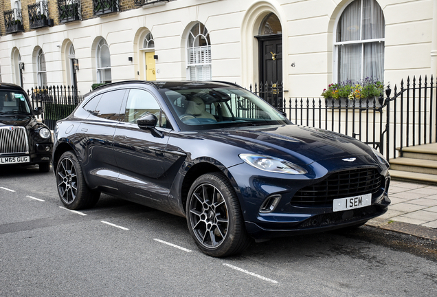 Aston Martin DBX