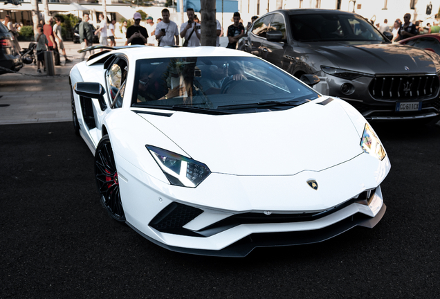 Lamborghini Aventador S LP740-4