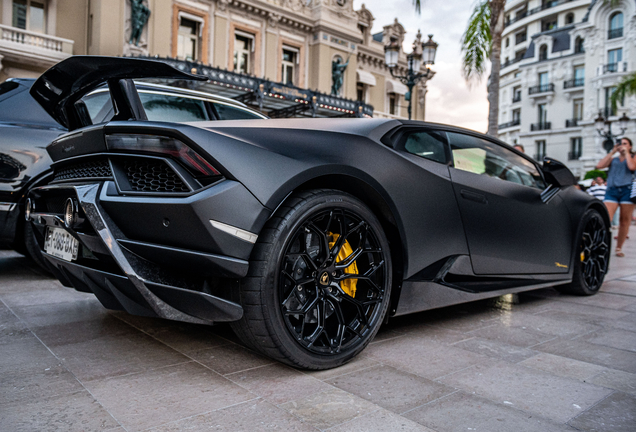 Lamborghini Huracán LP640-4 Performante