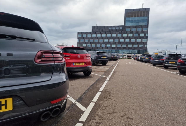 Porsche 95B Macan GTS