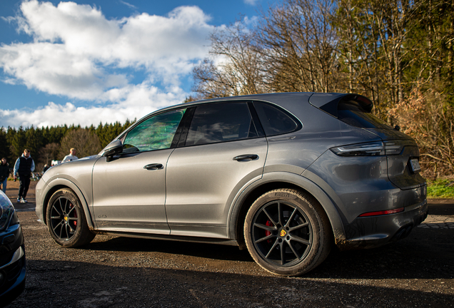 Porsche 9YA Cayenne GTS