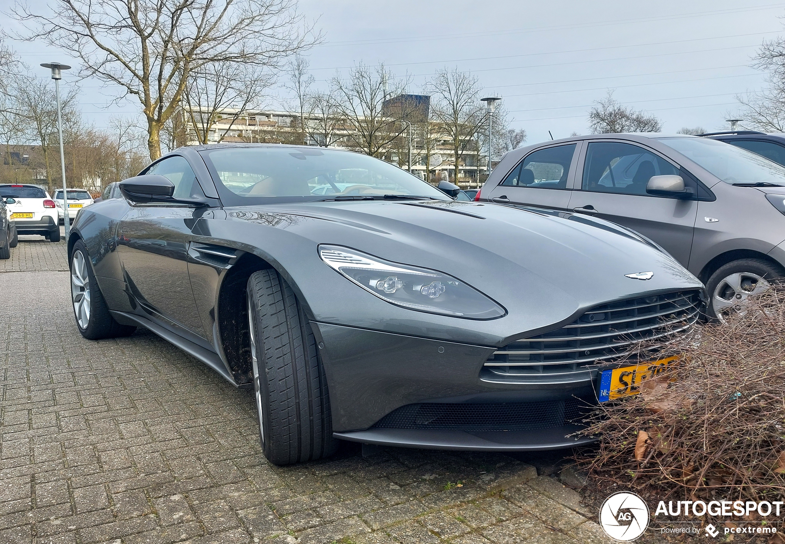 Aston Martin DB11