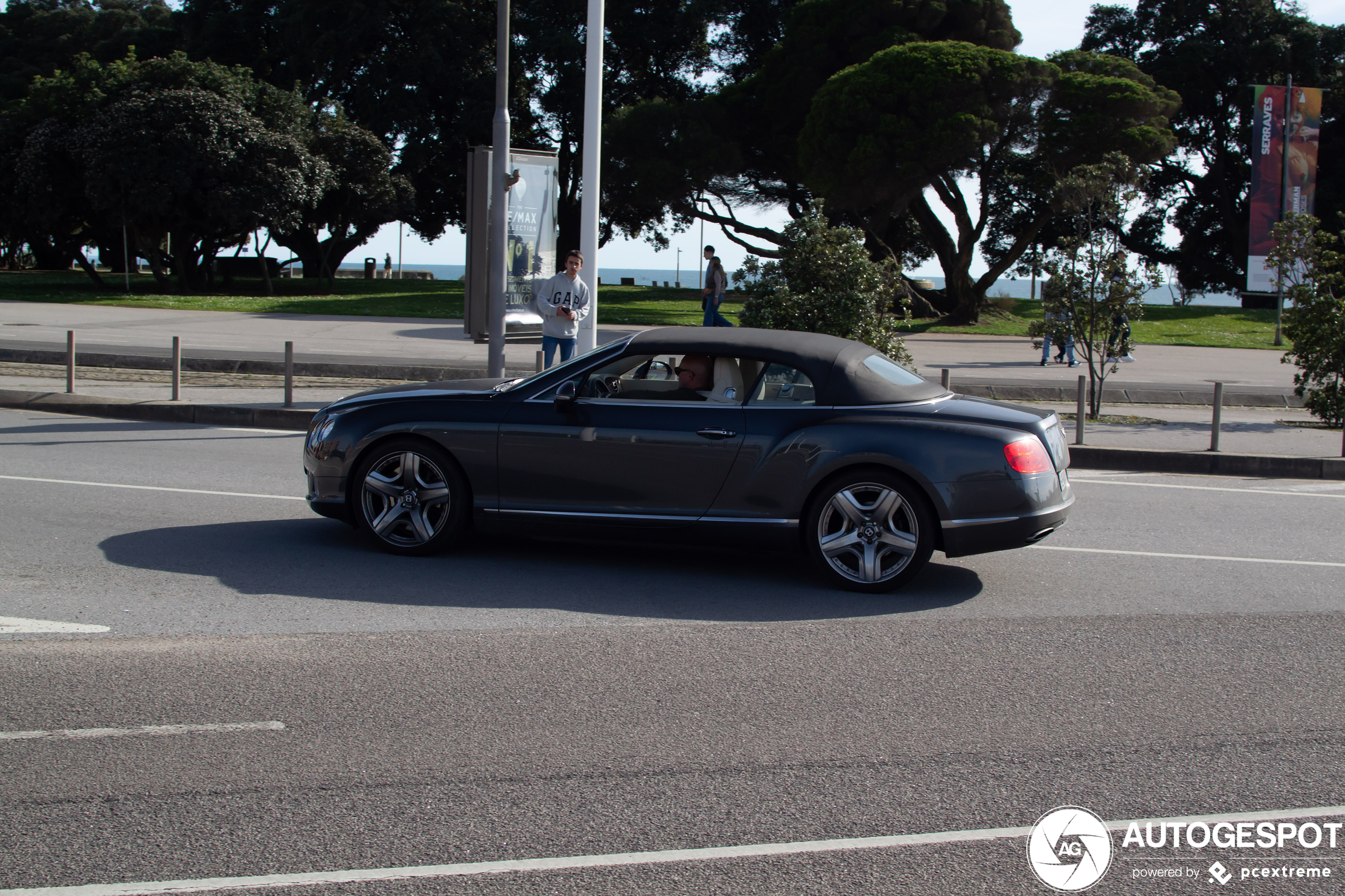 Bentley Continental GTC 2012