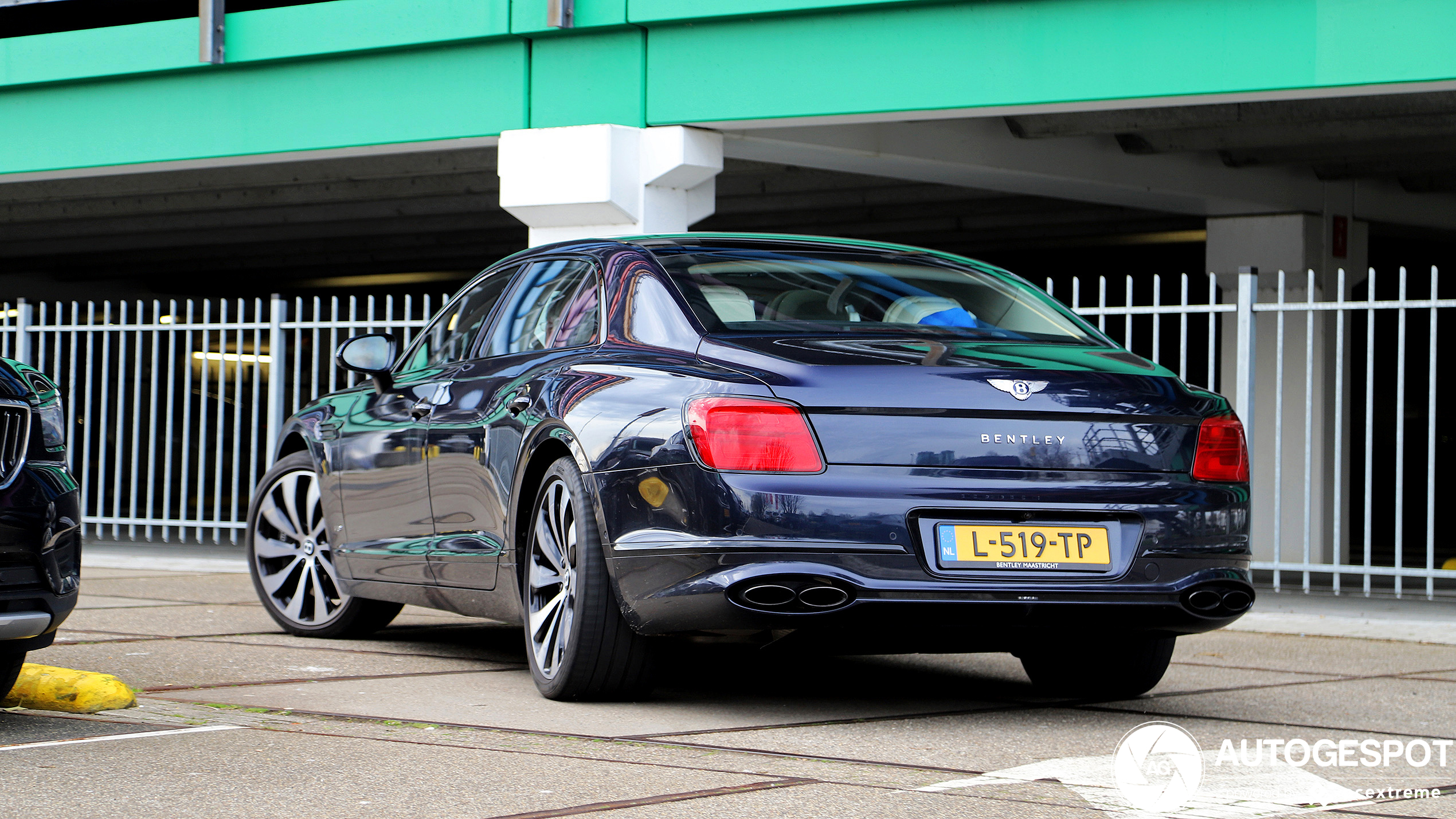 Bentley Flying Spur V8 2021