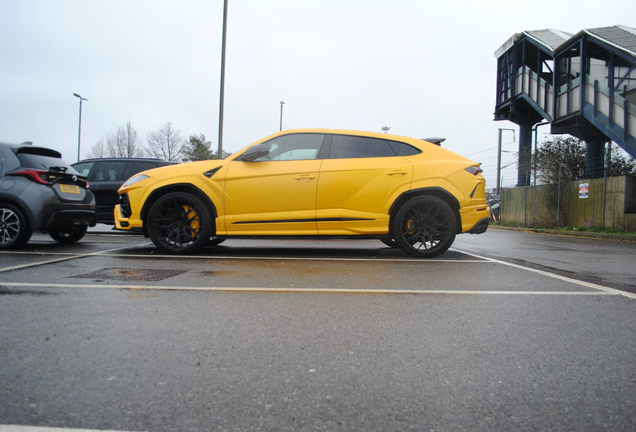 Lamborghini Urus Nero Design