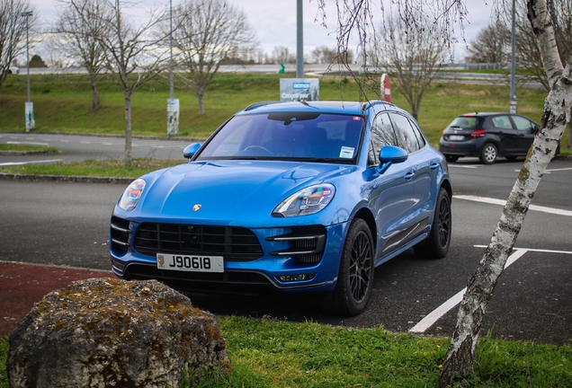 Porsche 95B Macan Turbo