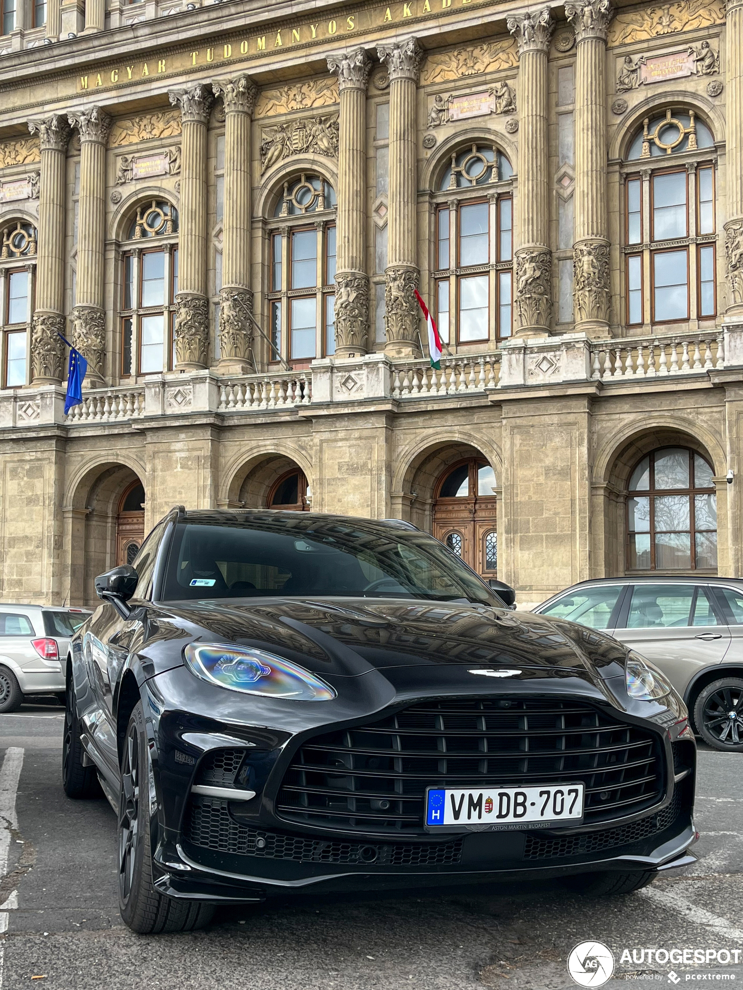 Aston Martin DBX707