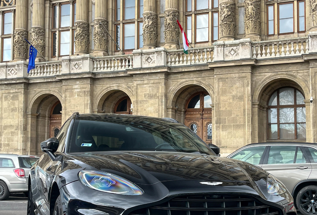 Aston Martin DBX707