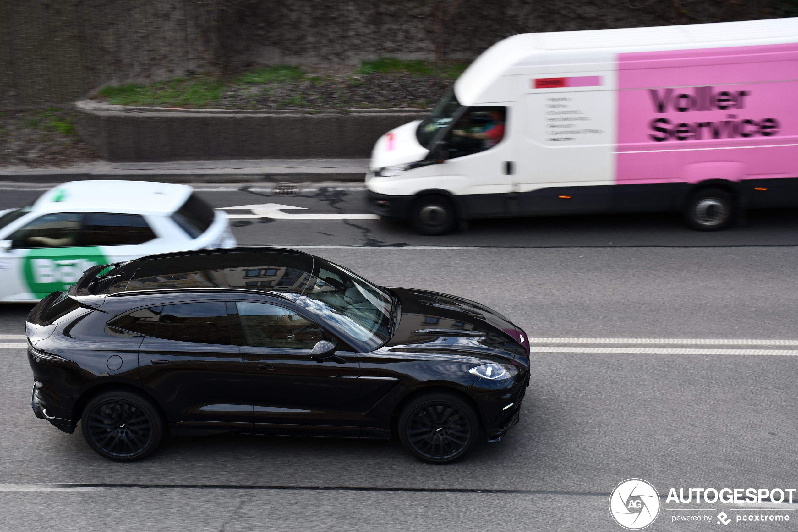 Aston Martin DBX707