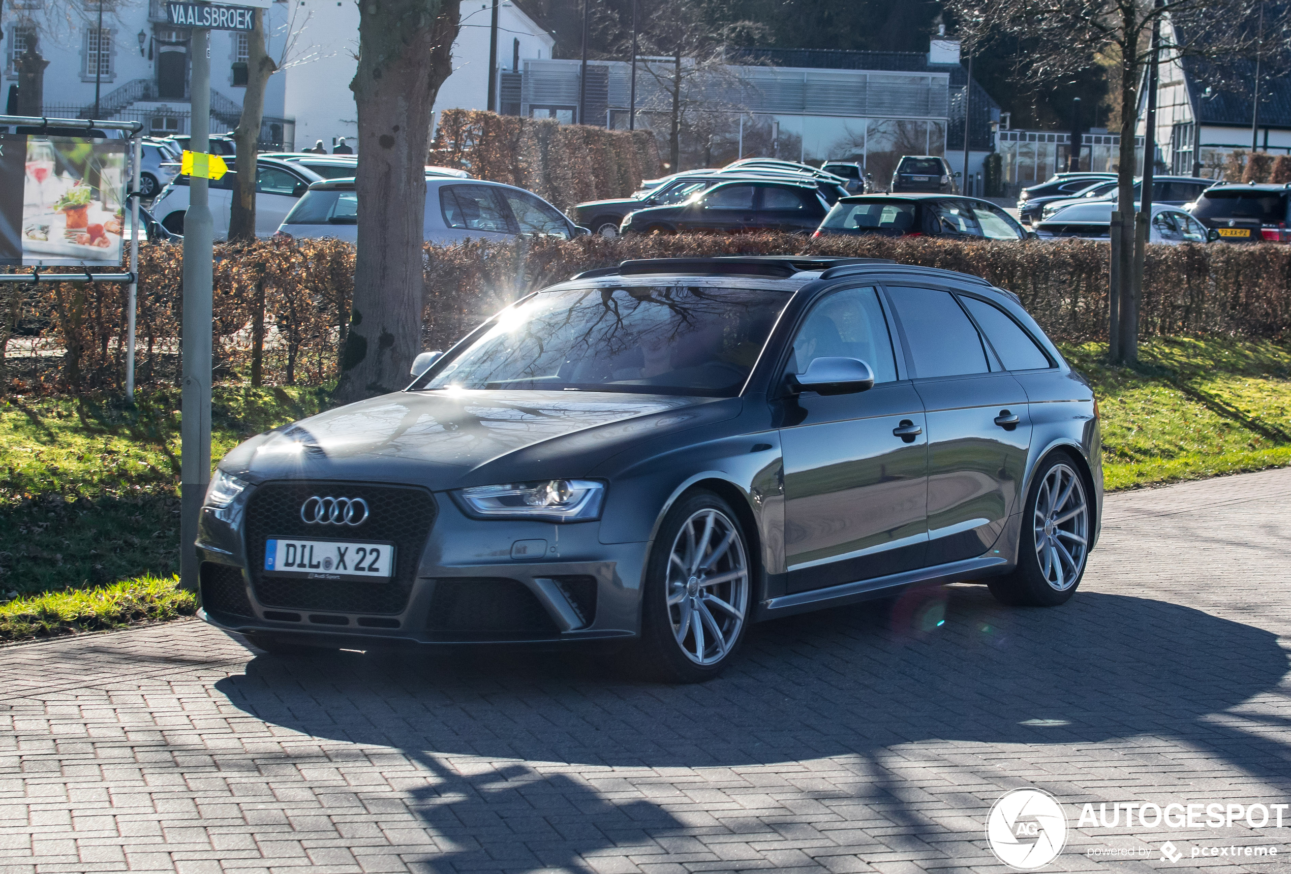 Audi RS4 Avant B8