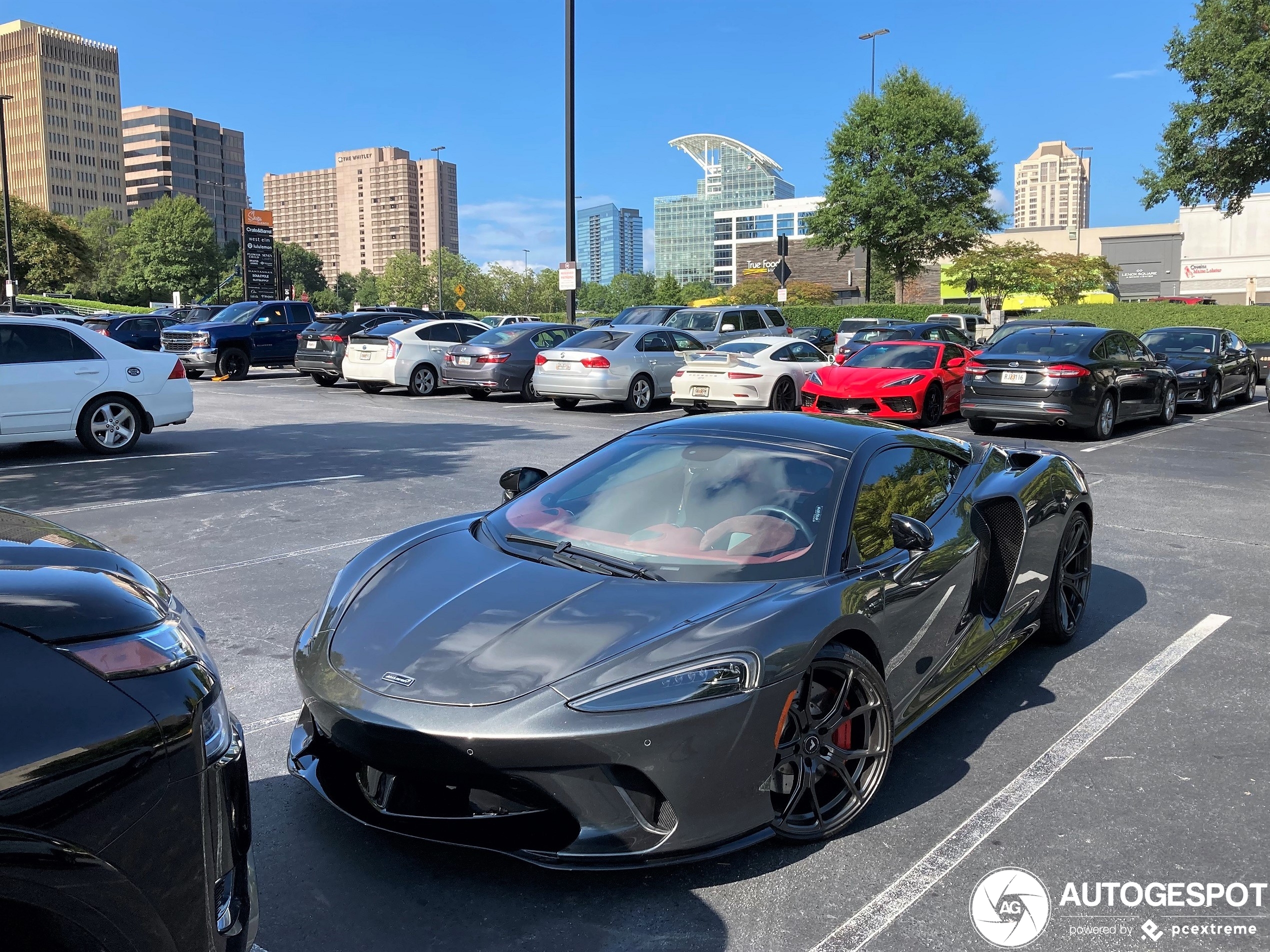 McLaren GT