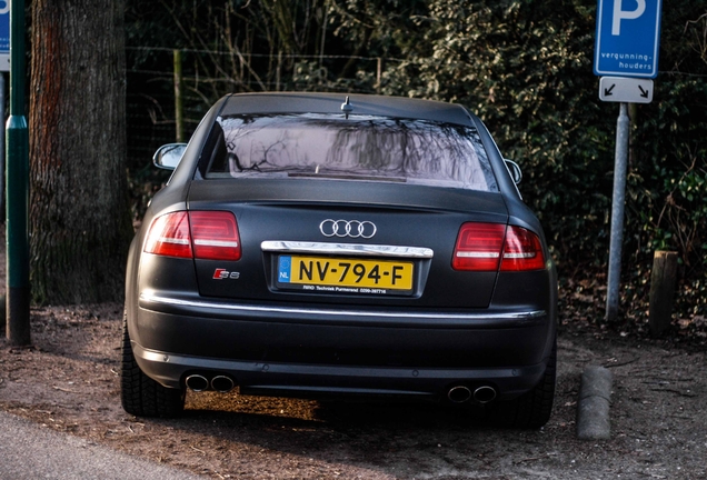 Audi S8 D3