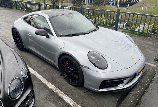 Porsche 992 Carrera 4 GTS