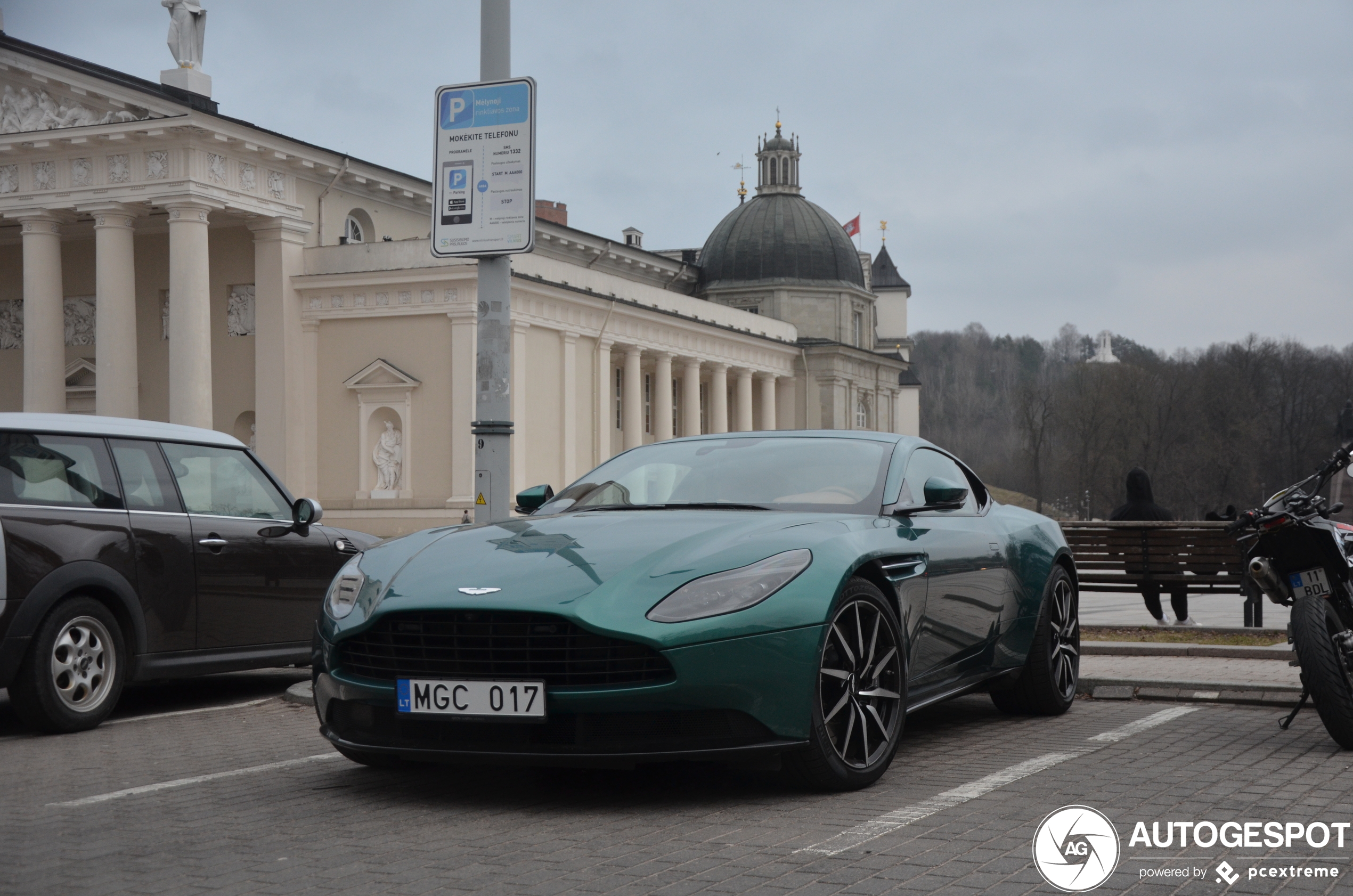 Aston Martin DB11 V8