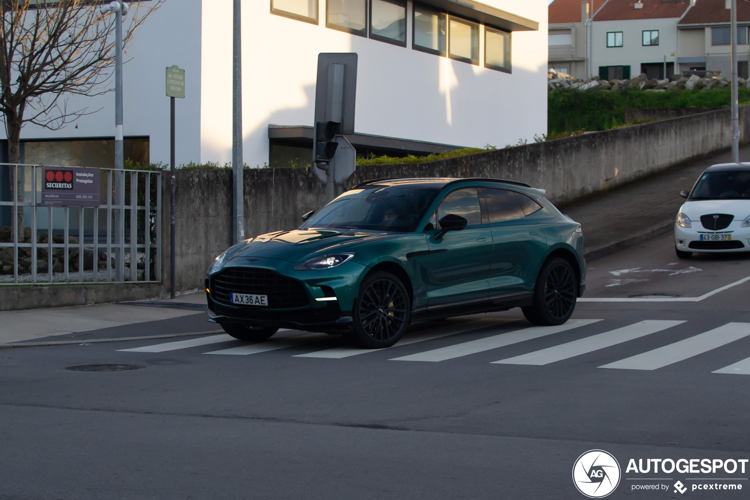 Aston Martin DBX707