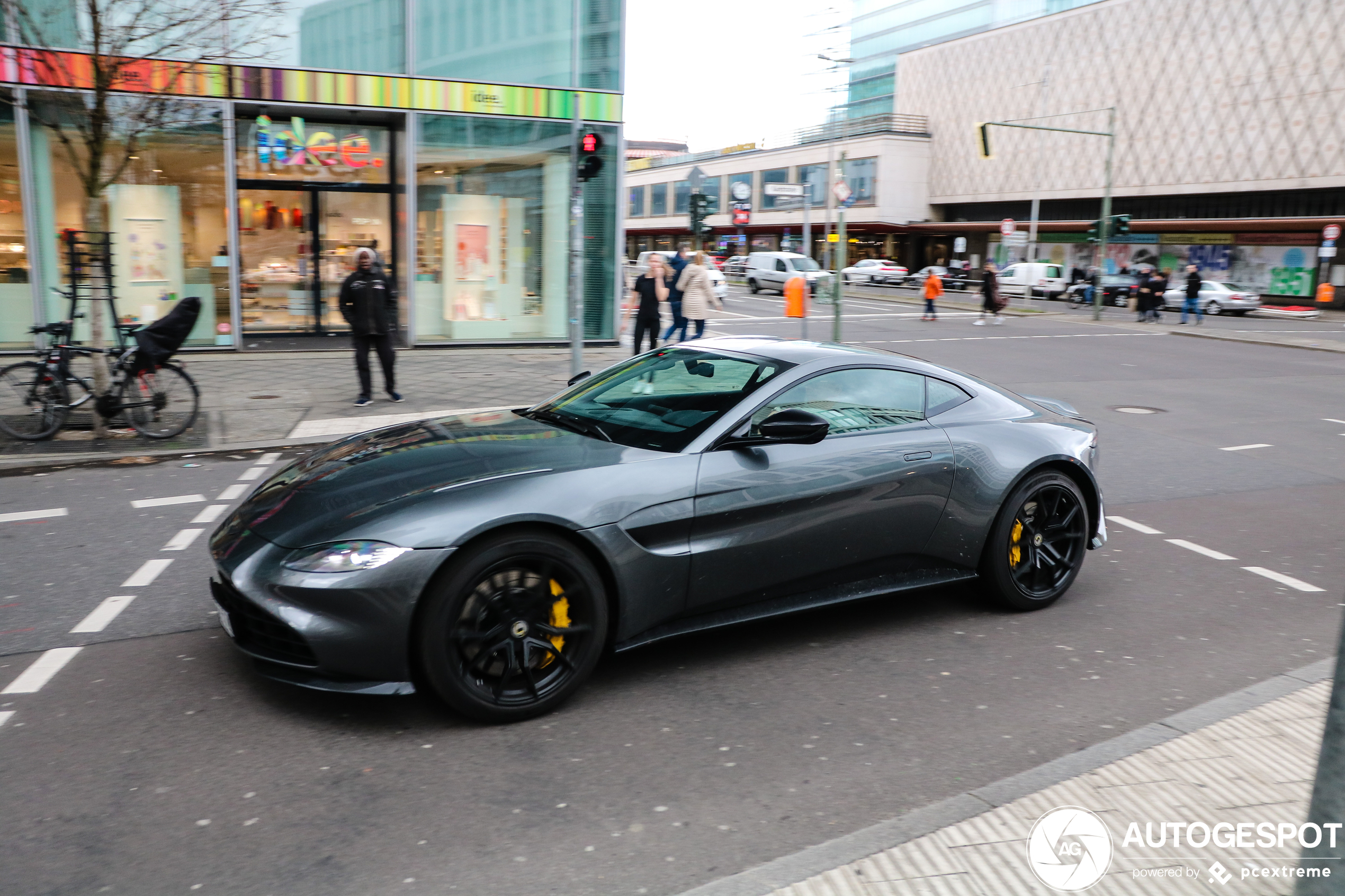 Aston Martin V8 Vantage 2018