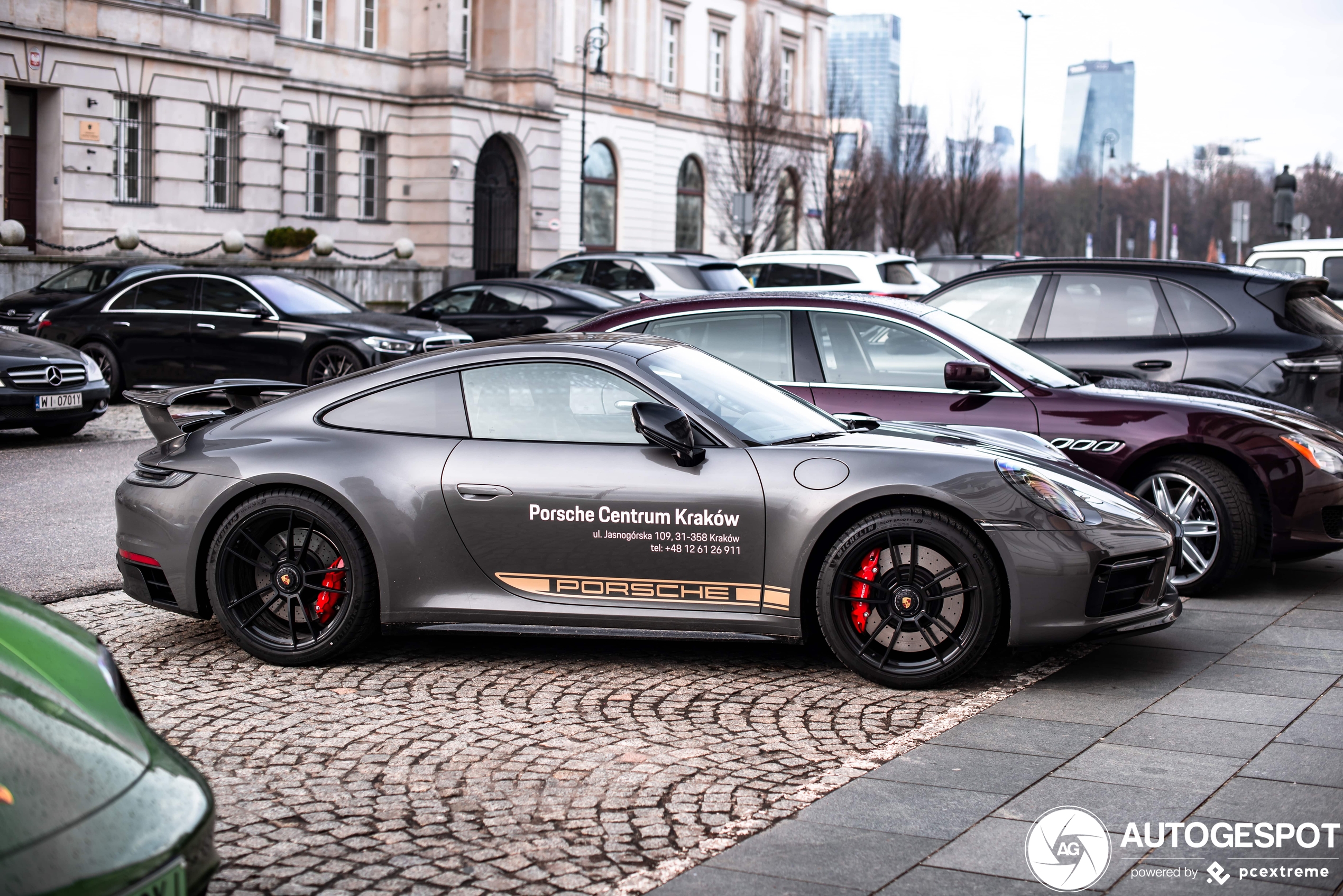 Porsche 992 Carrera 4 GTS