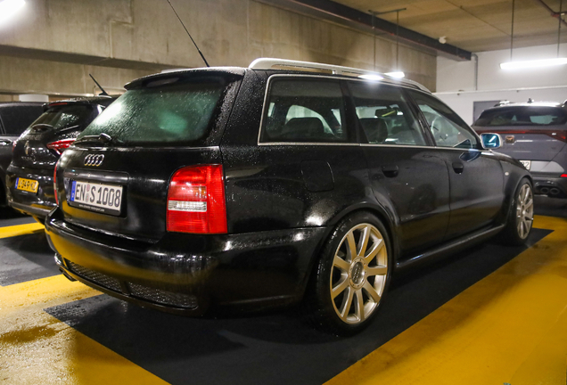 Audi RS4 Avant B5