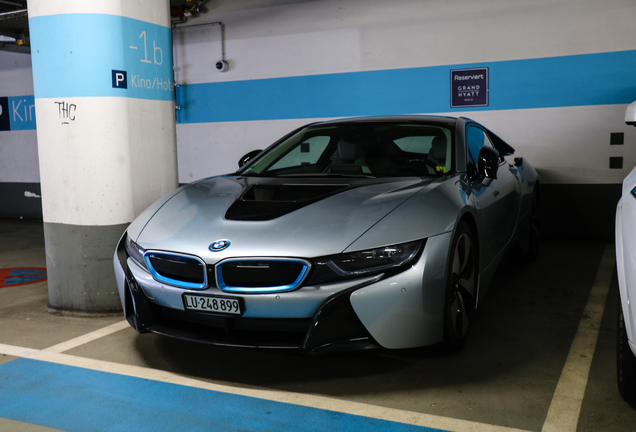 BMW i8