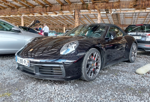 Porsche 992 Carrera 4S Cabriolet