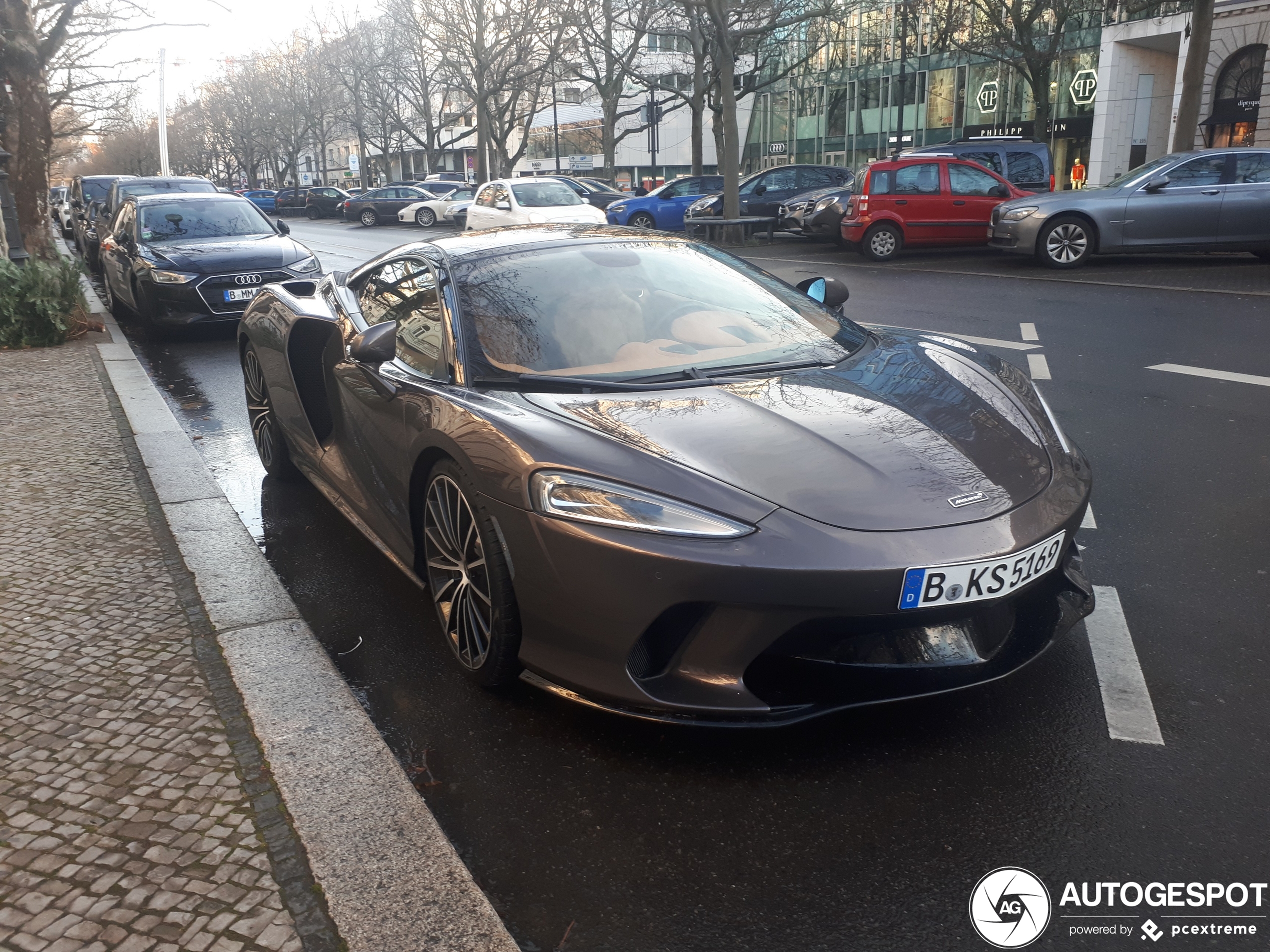 McLaren GT