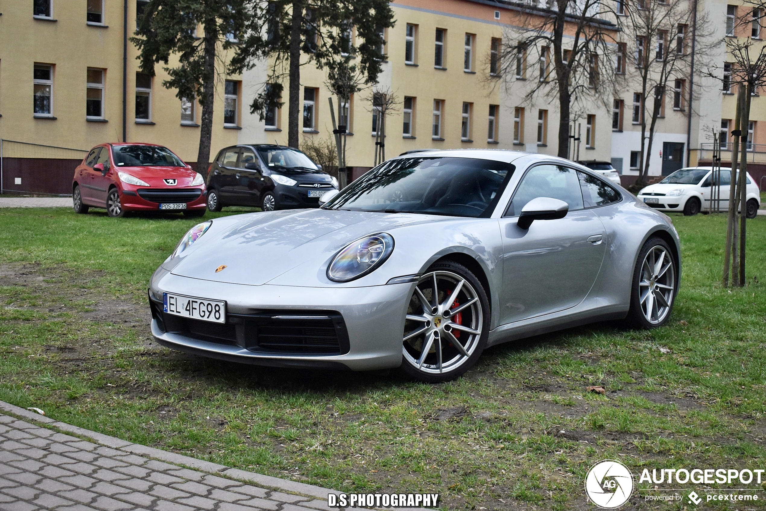 Porsche 992 Carrera 4S