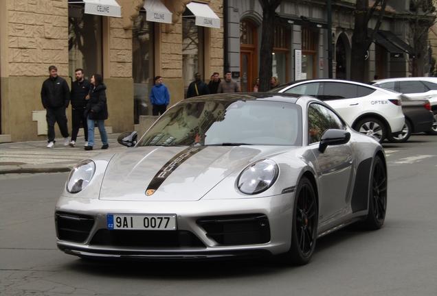 Porsche 992 Carrera 4 GTS