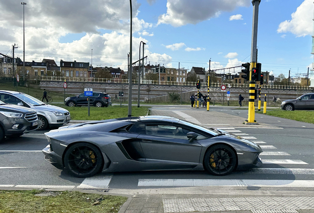 Lamborghini Aventador LP700-4 Roadster