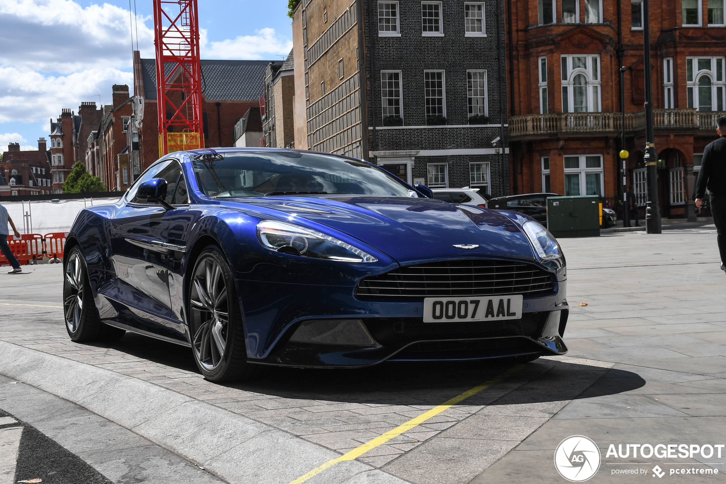 Aston Martin Vanquish 2013