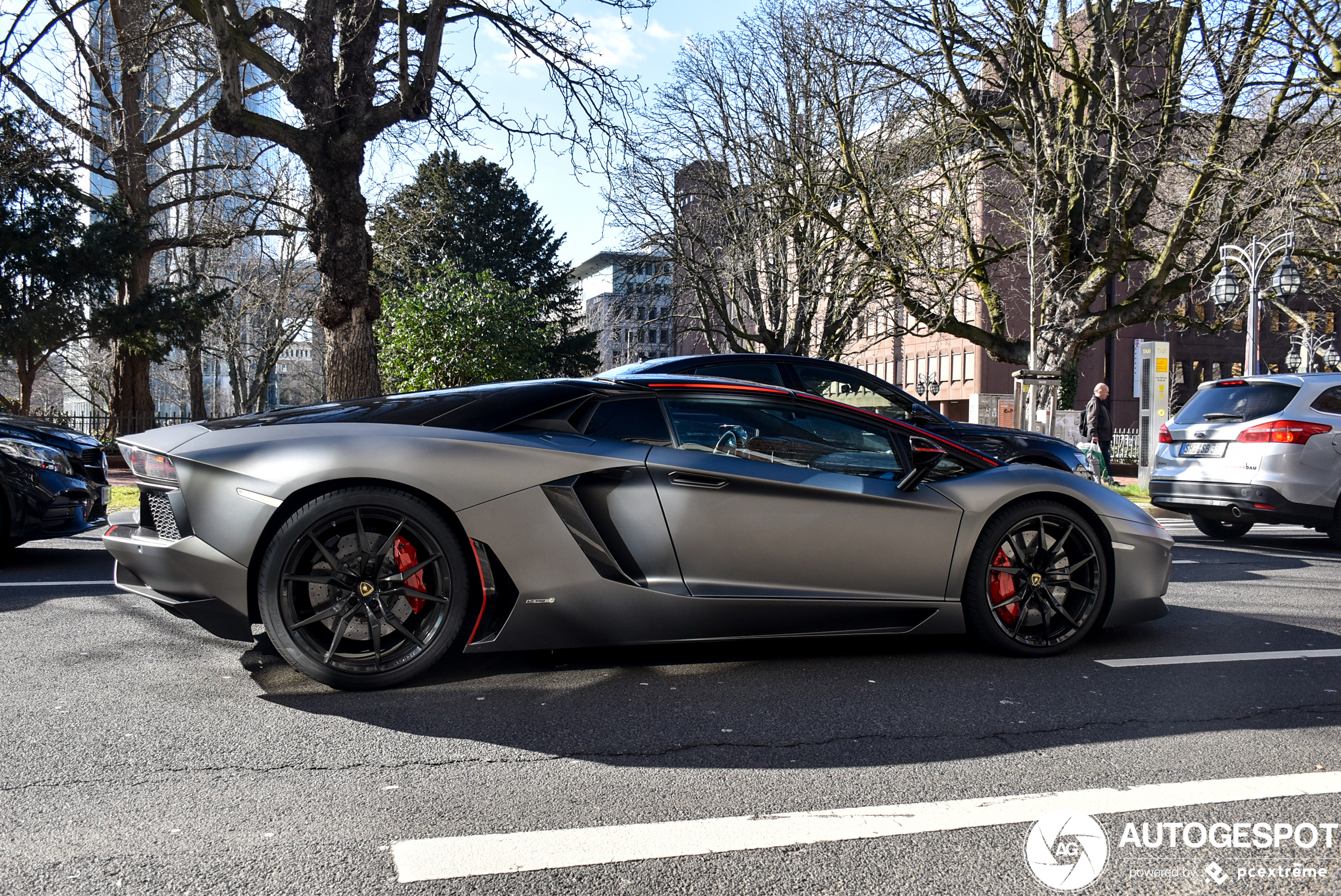 Lamborghini Aventador LP700-4 Roadster Pirelli Edition