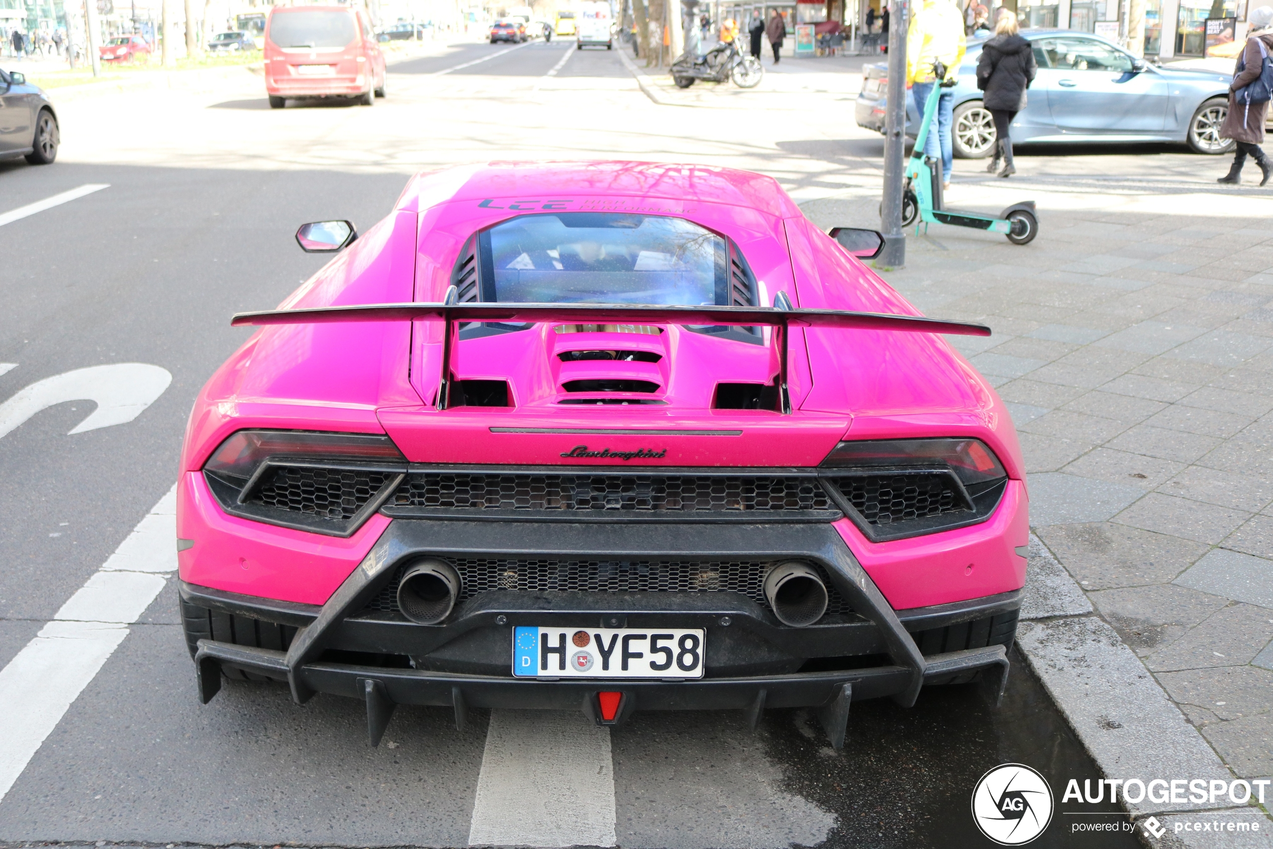 Pink Slips 1:32 W1 Lamborghini Huracán Performante Coche Fundido a