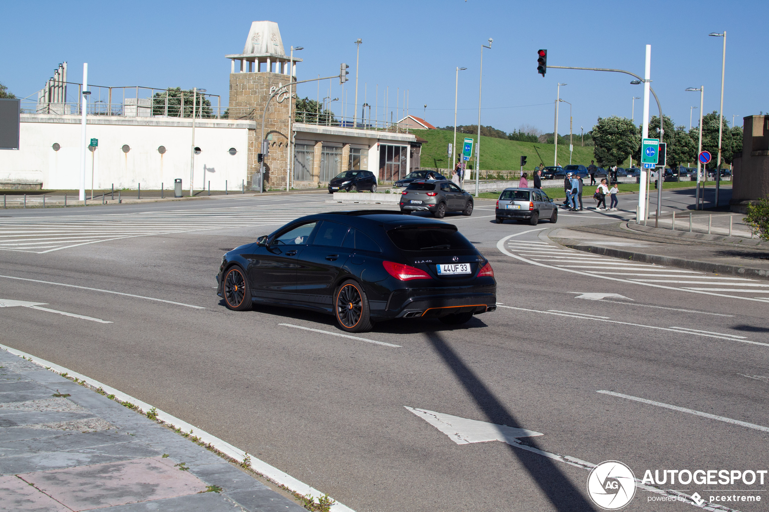 Mercedes-Benz CLA 45 AMG Shooting Brake OrangeArt Edition