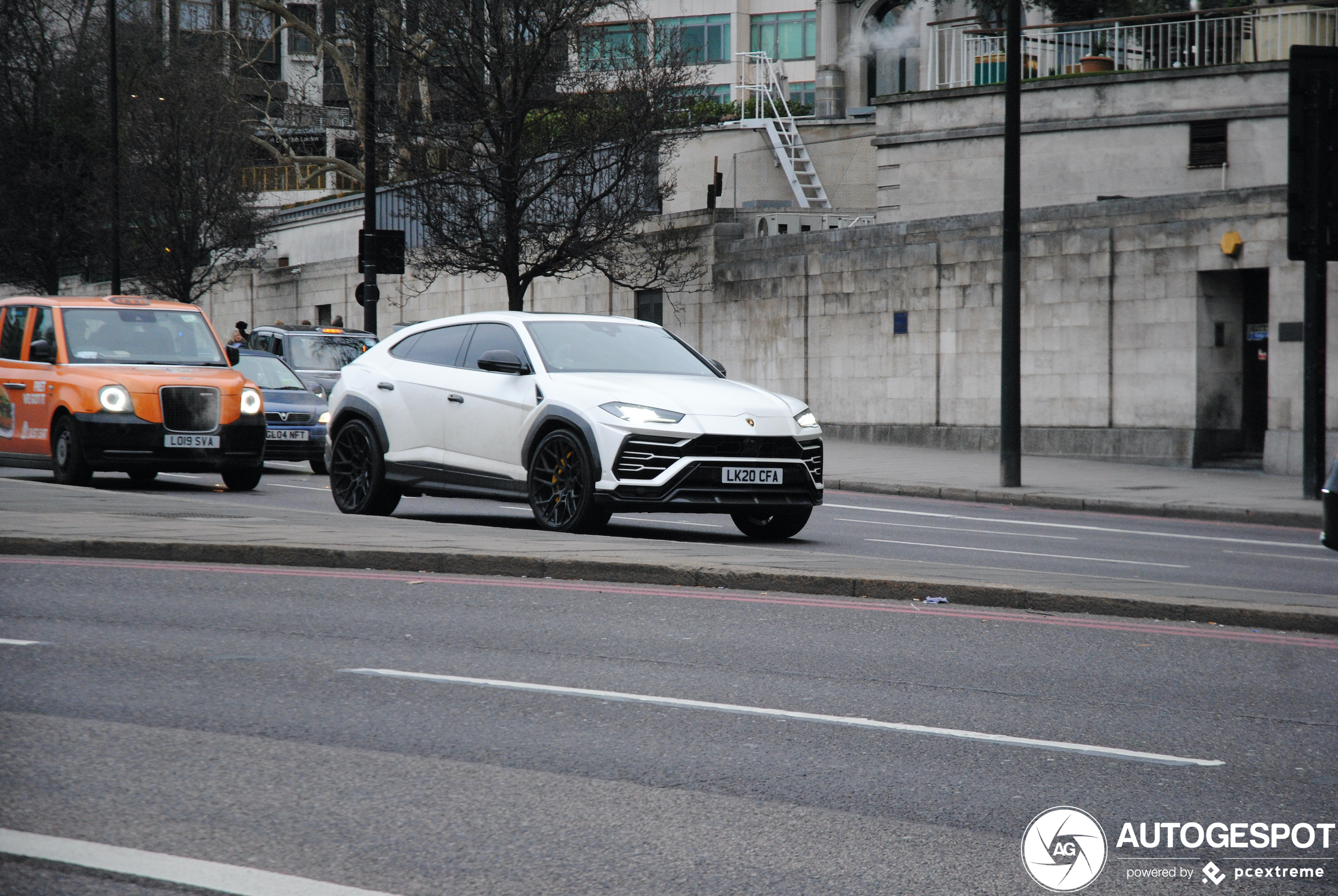 Lamborghini Urus Nero Design