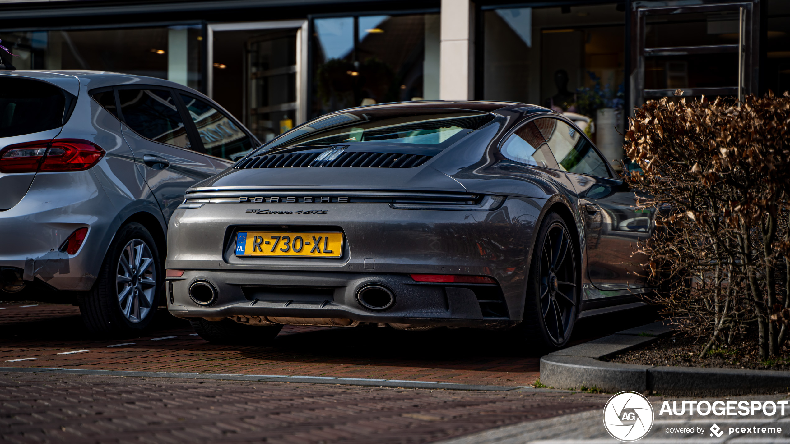 Porsche 992 Carrera 4 GTS