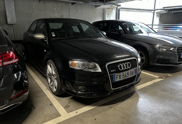 Audi RS4 Sedan