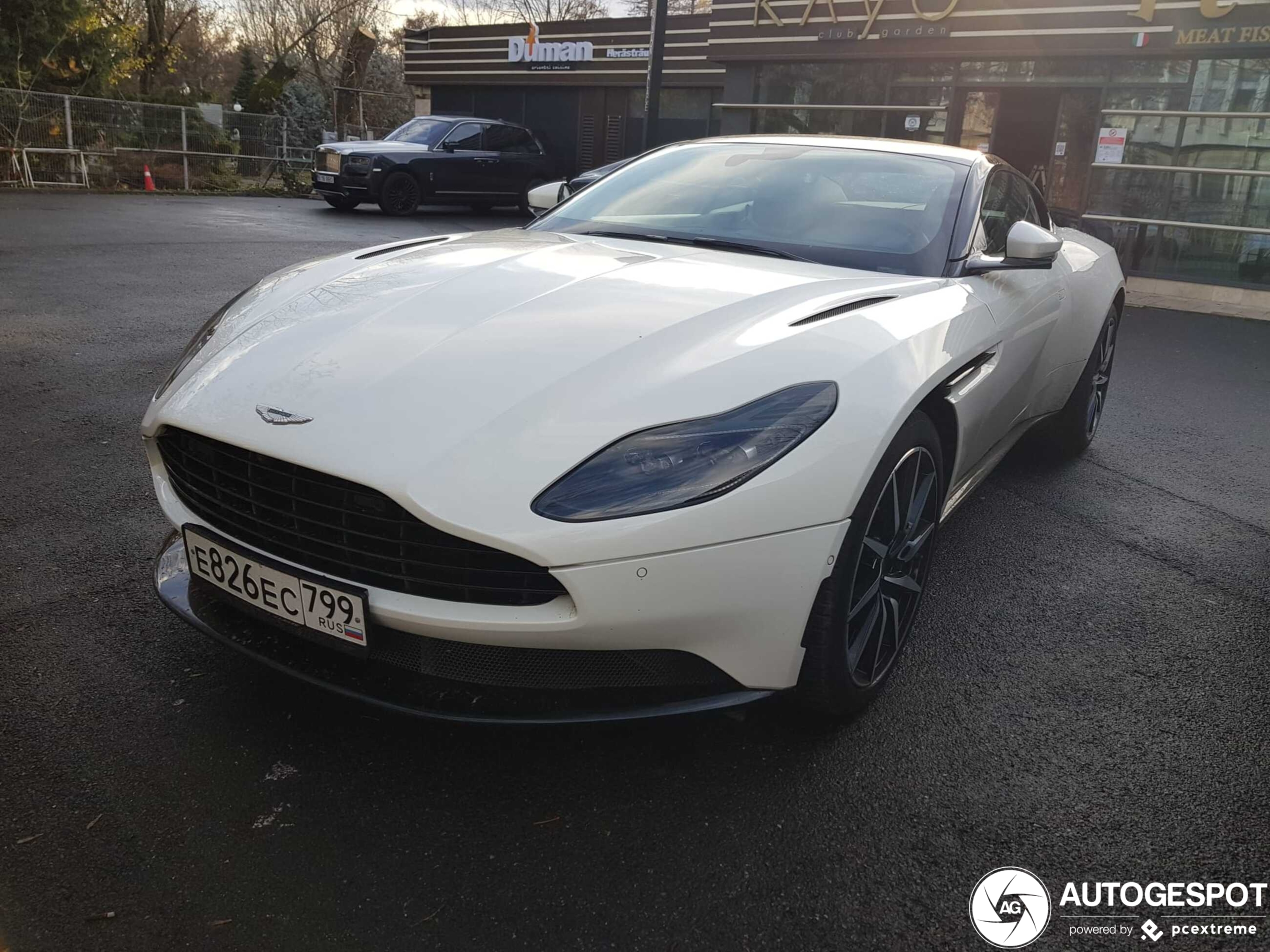 Aston Martin DB11 V8