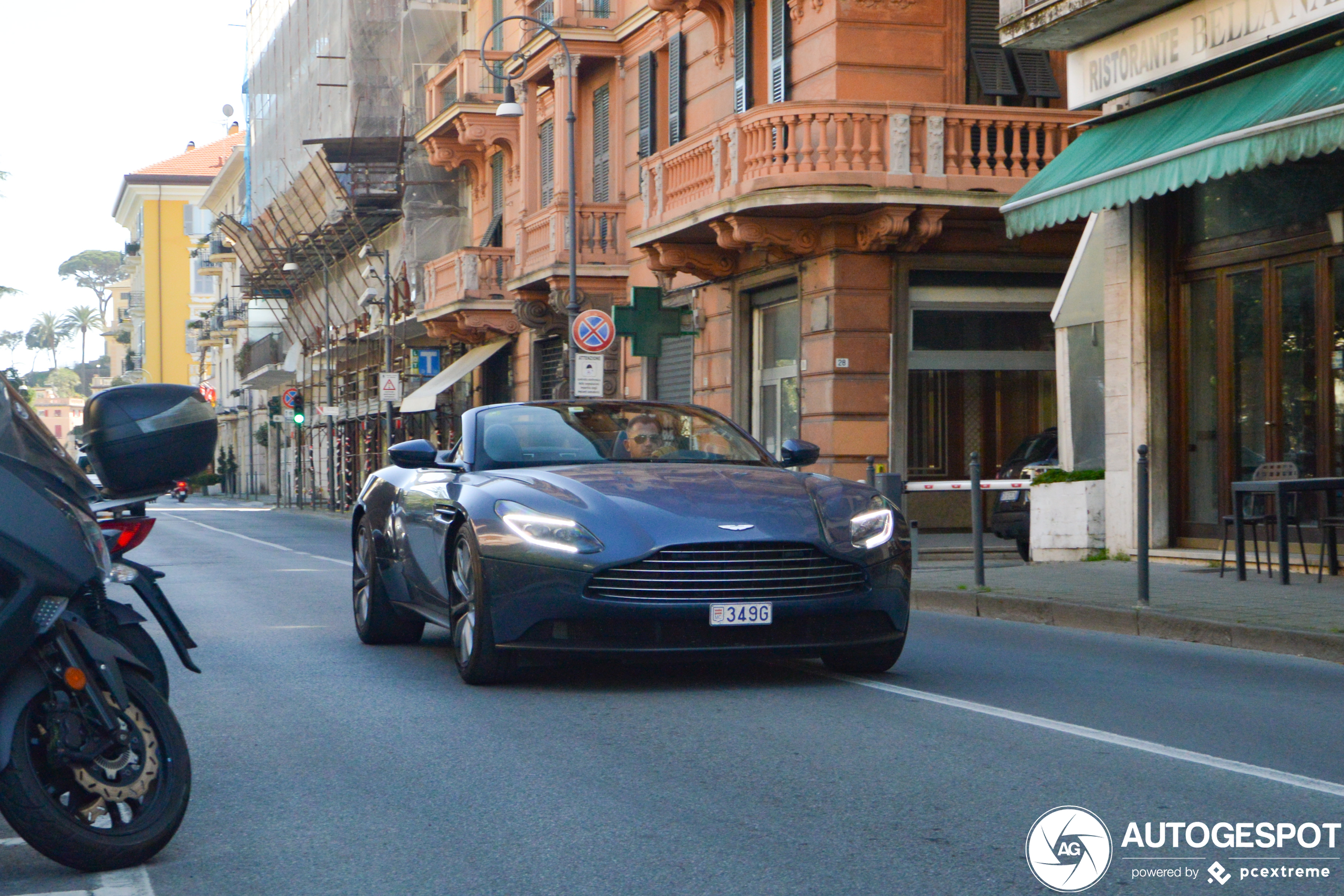 Aston Martin DB11 V8 Volante