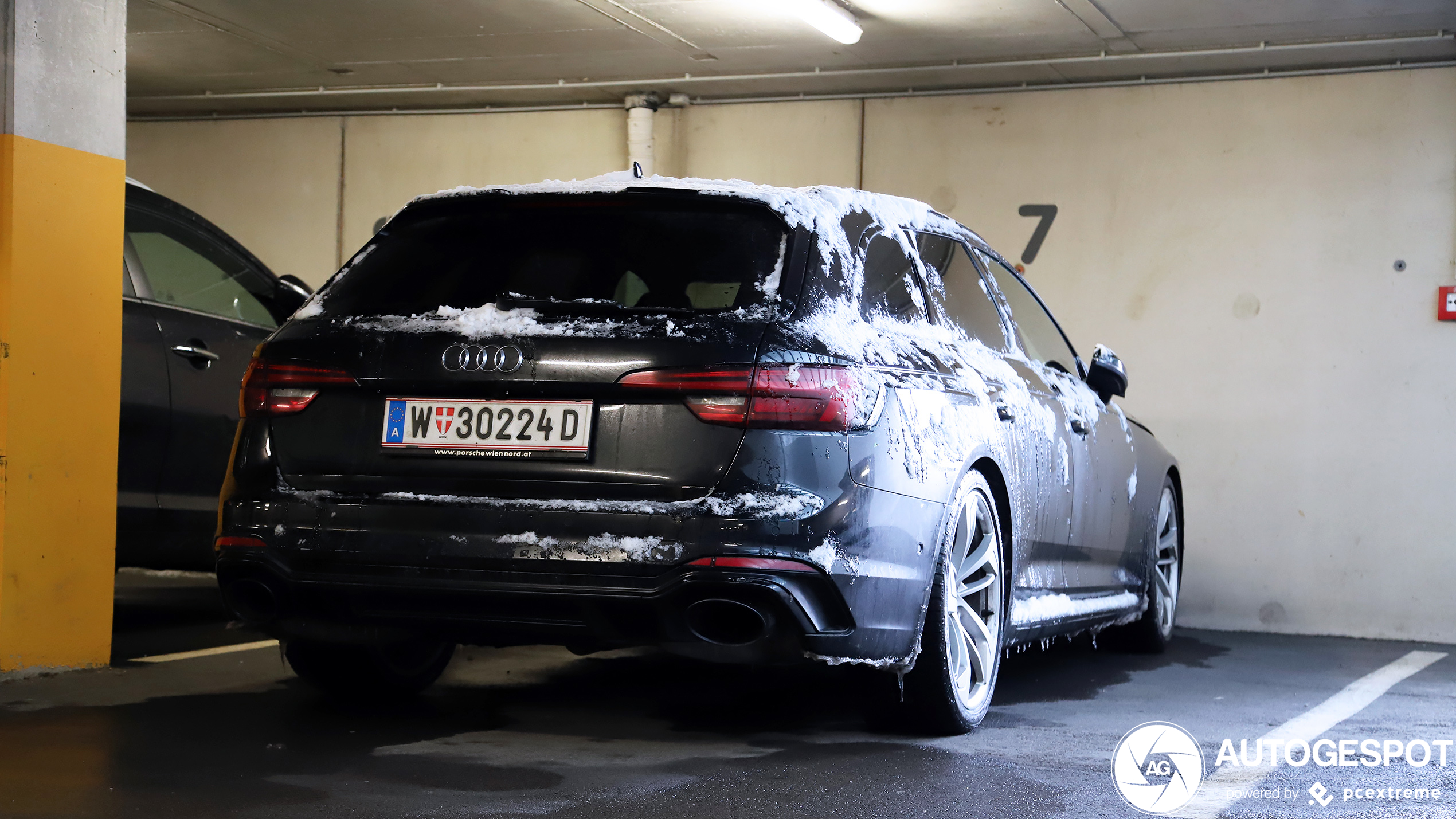 Audi RS4 Avant B9