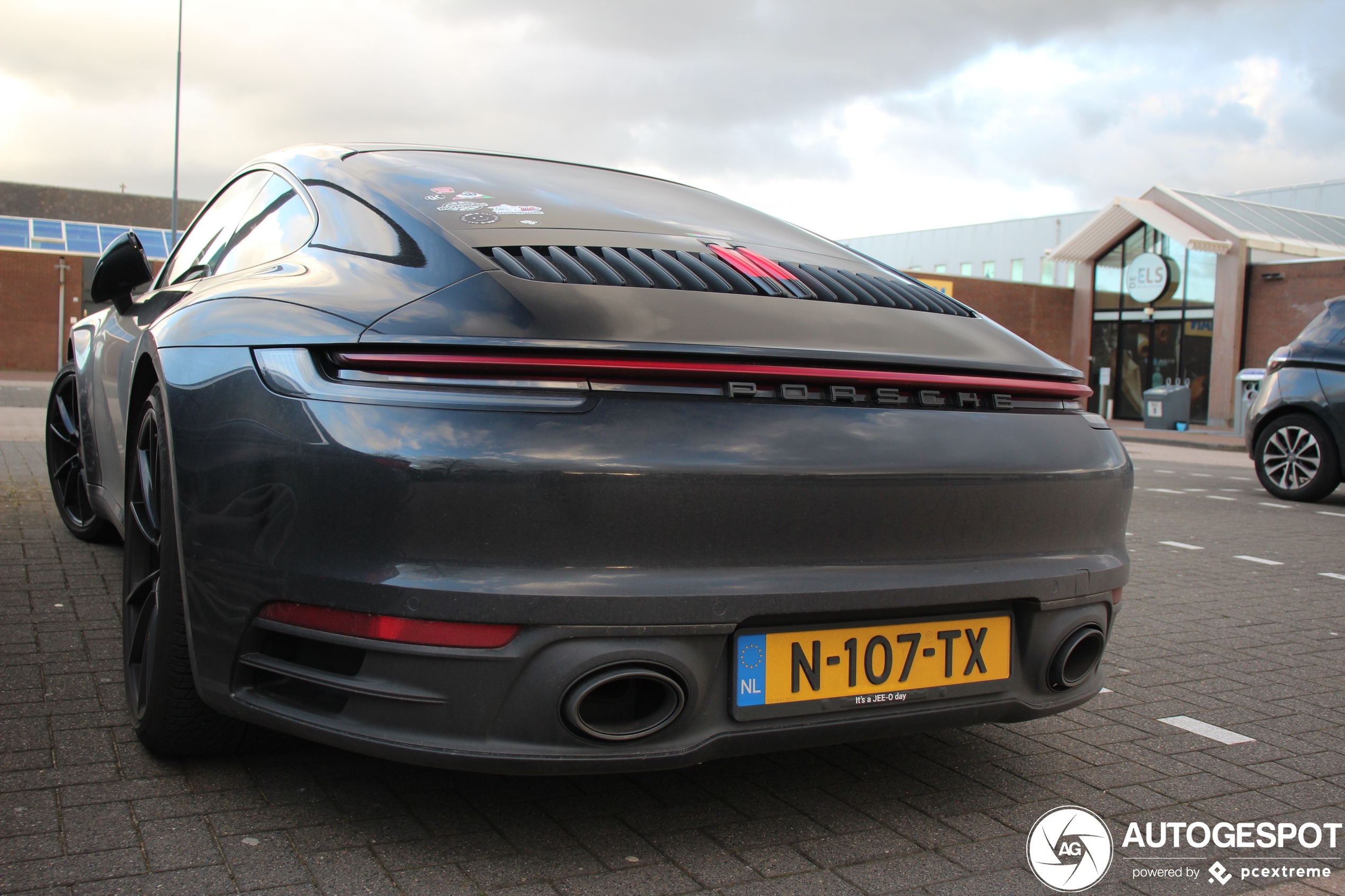 Porsche 992 Carrera 4S