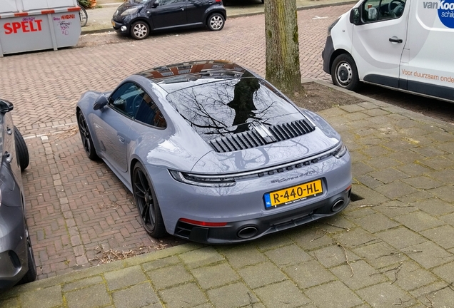 Porsche 992 Carrera 4 GTS