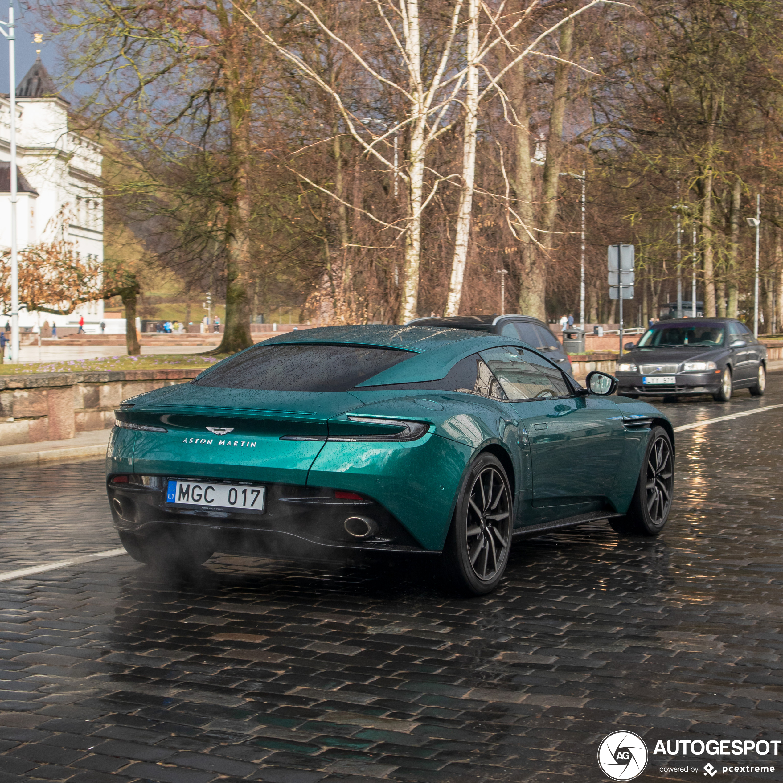 Aston Martin DB11 V8