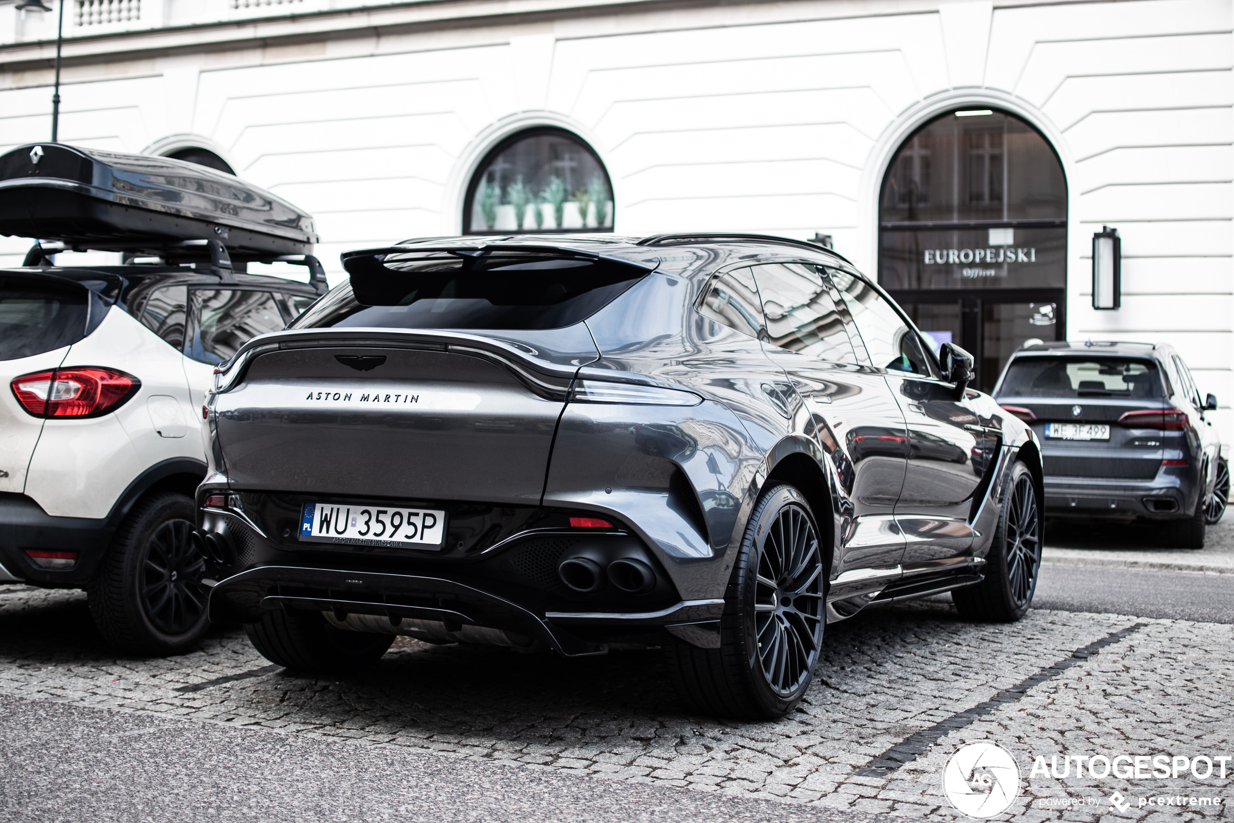 Aston Martin DBX707