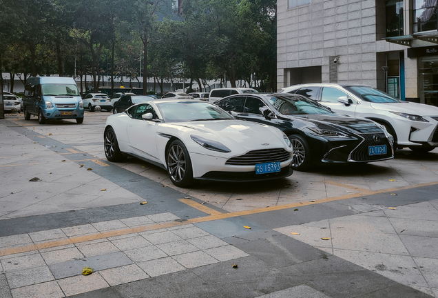 Aston Martin DB11 V8