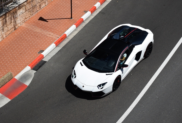 Lamborghini Aventador LP700-4 Roadster Pirelli Edition