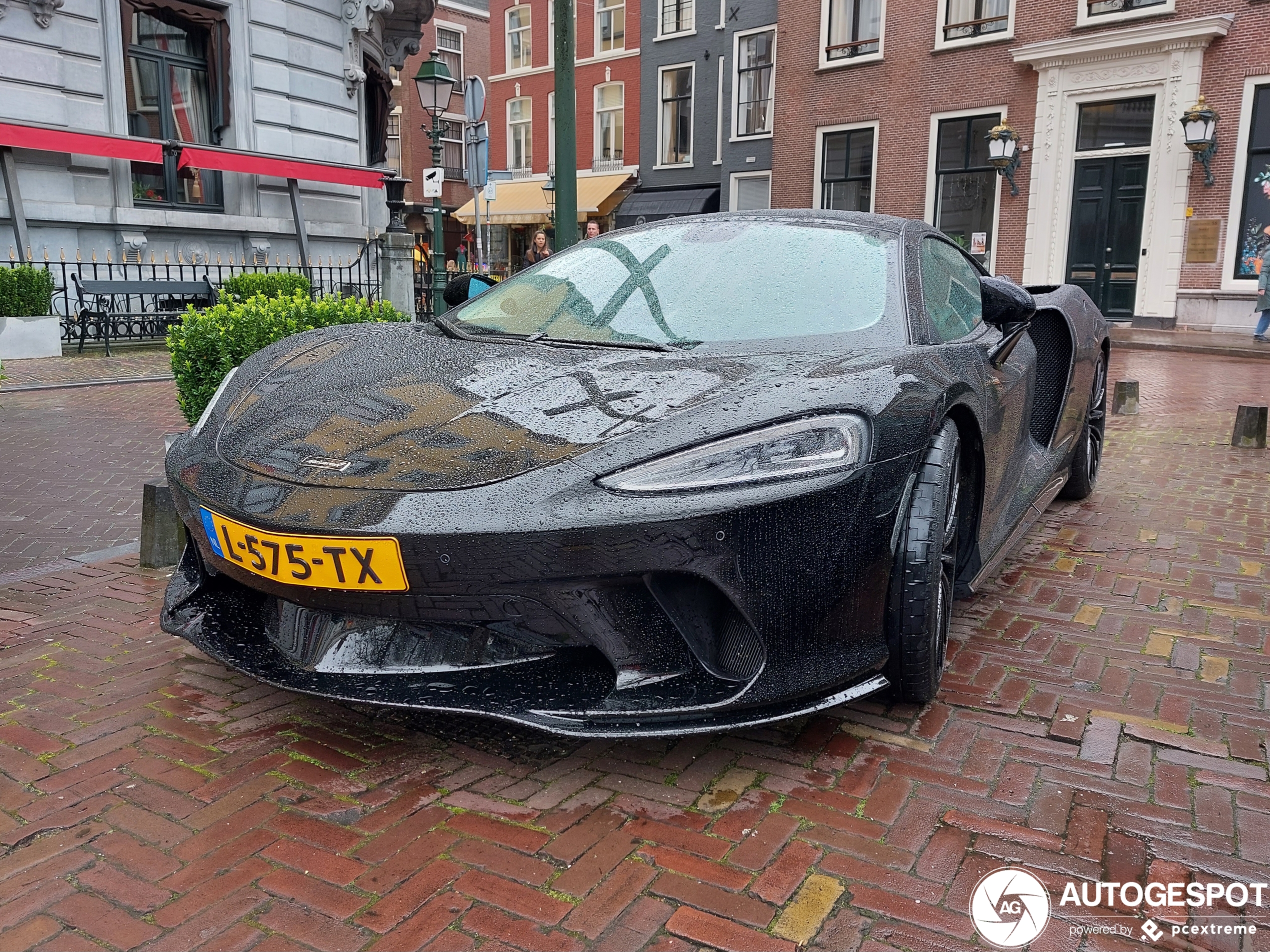 McLaren GT