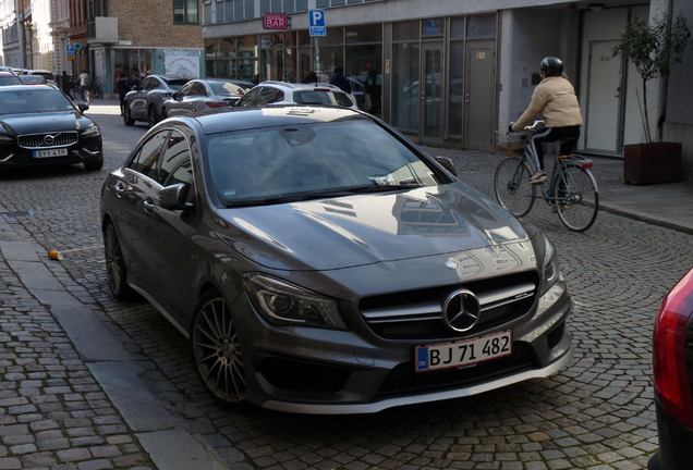 Mercedes-Benz CLA 45 AMG C117