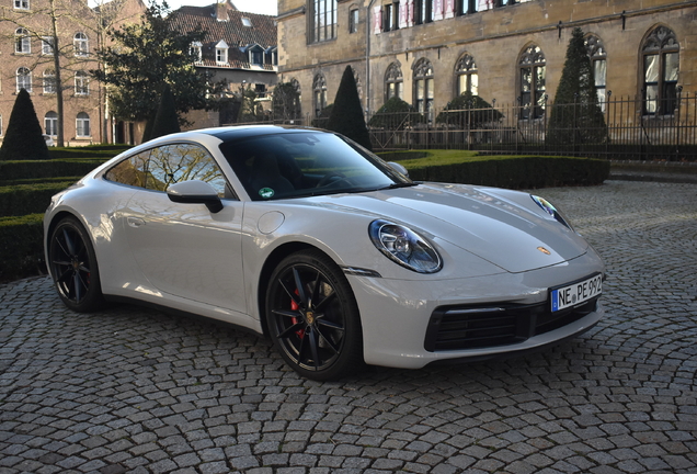 Porsche 992 Carrera 4S