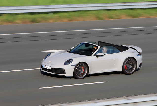 Porsche 992 Carrera 4S Cabriolet