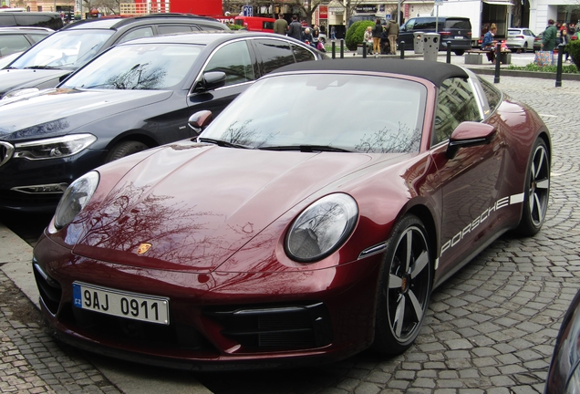 Porsche 992 Targa 4S Heritage Design Edition